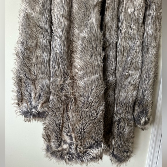 Urbancode Faux Fur Hooded Jacket (L) - Picture 6 of 8